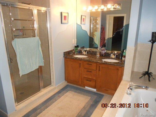3259 Rockhaven Avenue Rochester, MI 48309 - Photo 10 of 16 Masterbath.JPG