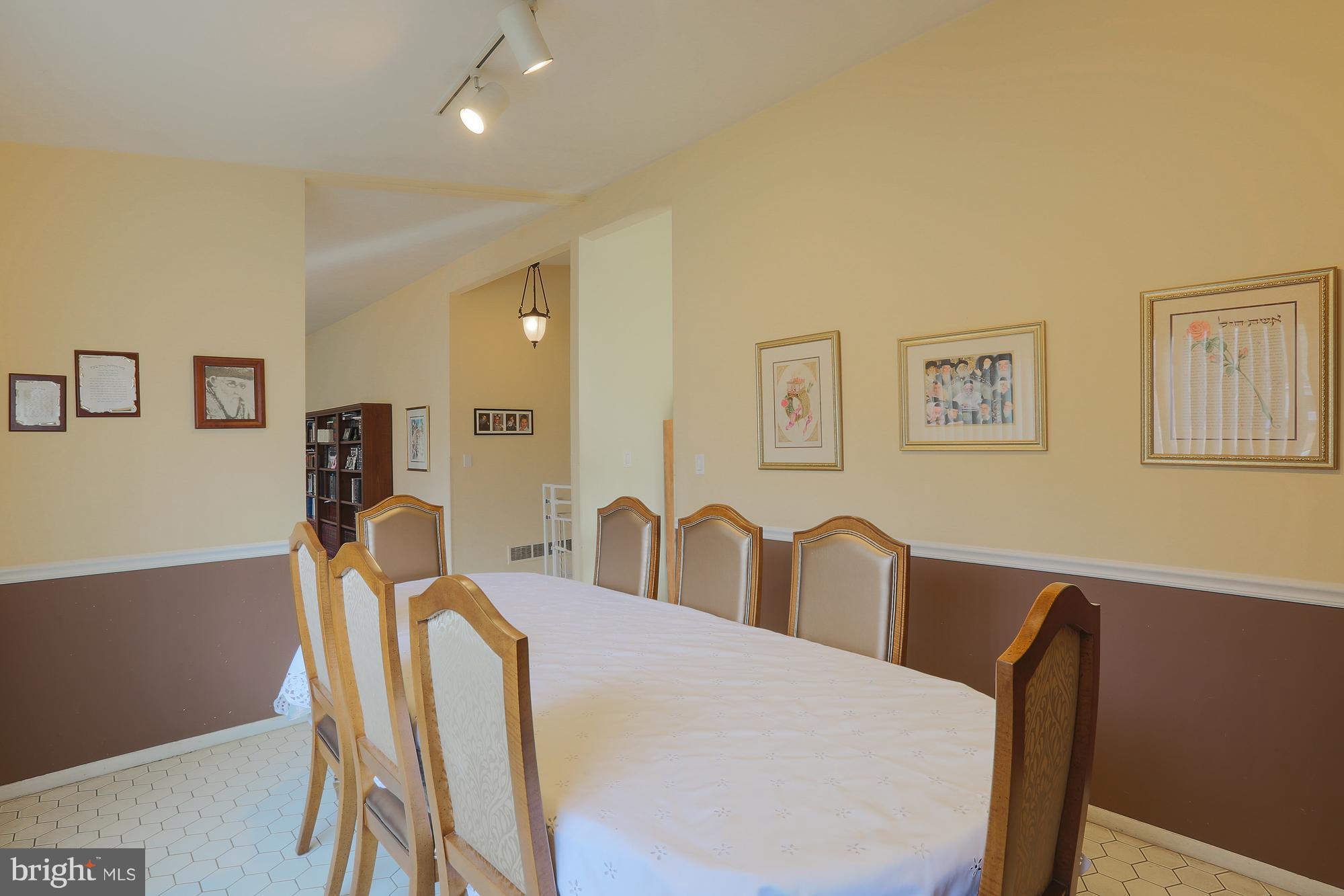 6719 Chokeberry Road Baltimore, MD 21209 - Photo 12 of 43 Gallery Image 12