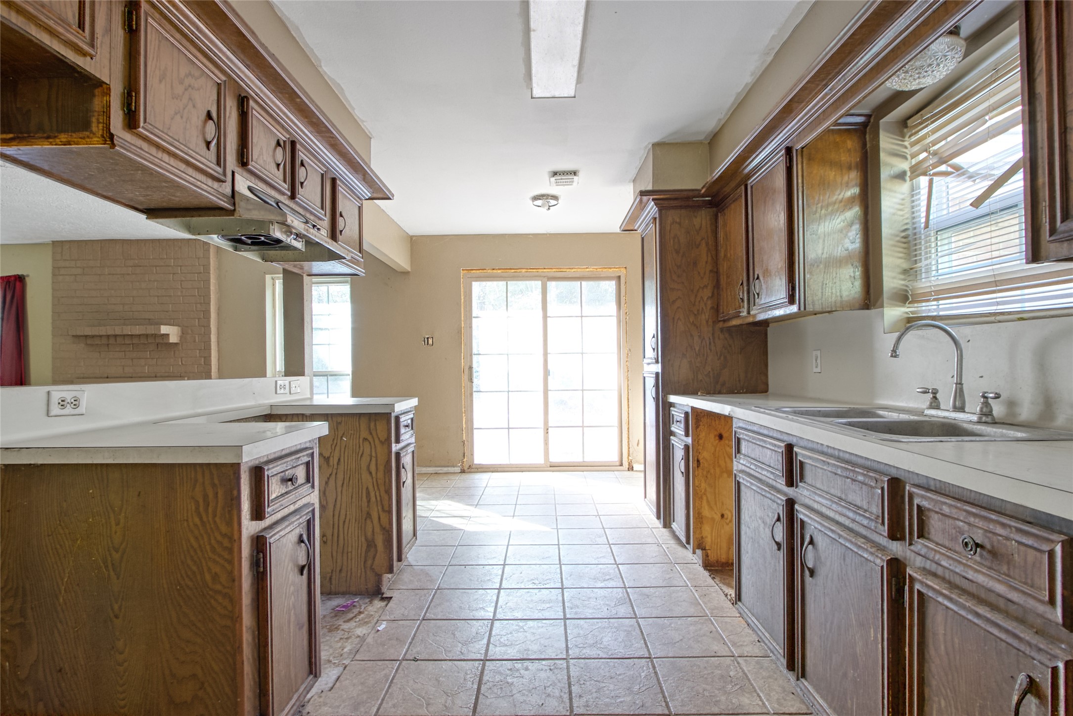 40015 Gable Circle Magnolia, TX 77354 - Photo 11 of 19 a kitchen with a sink a stove and cabinets