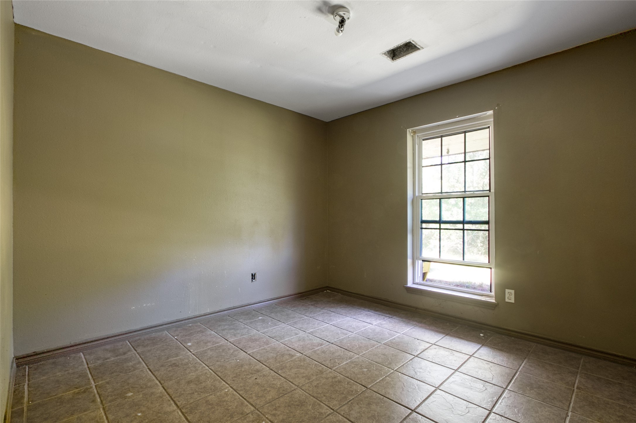 40015 Gable Circle Magnolia, TX 77354 - Photo 13 of 19 an empty room with windows