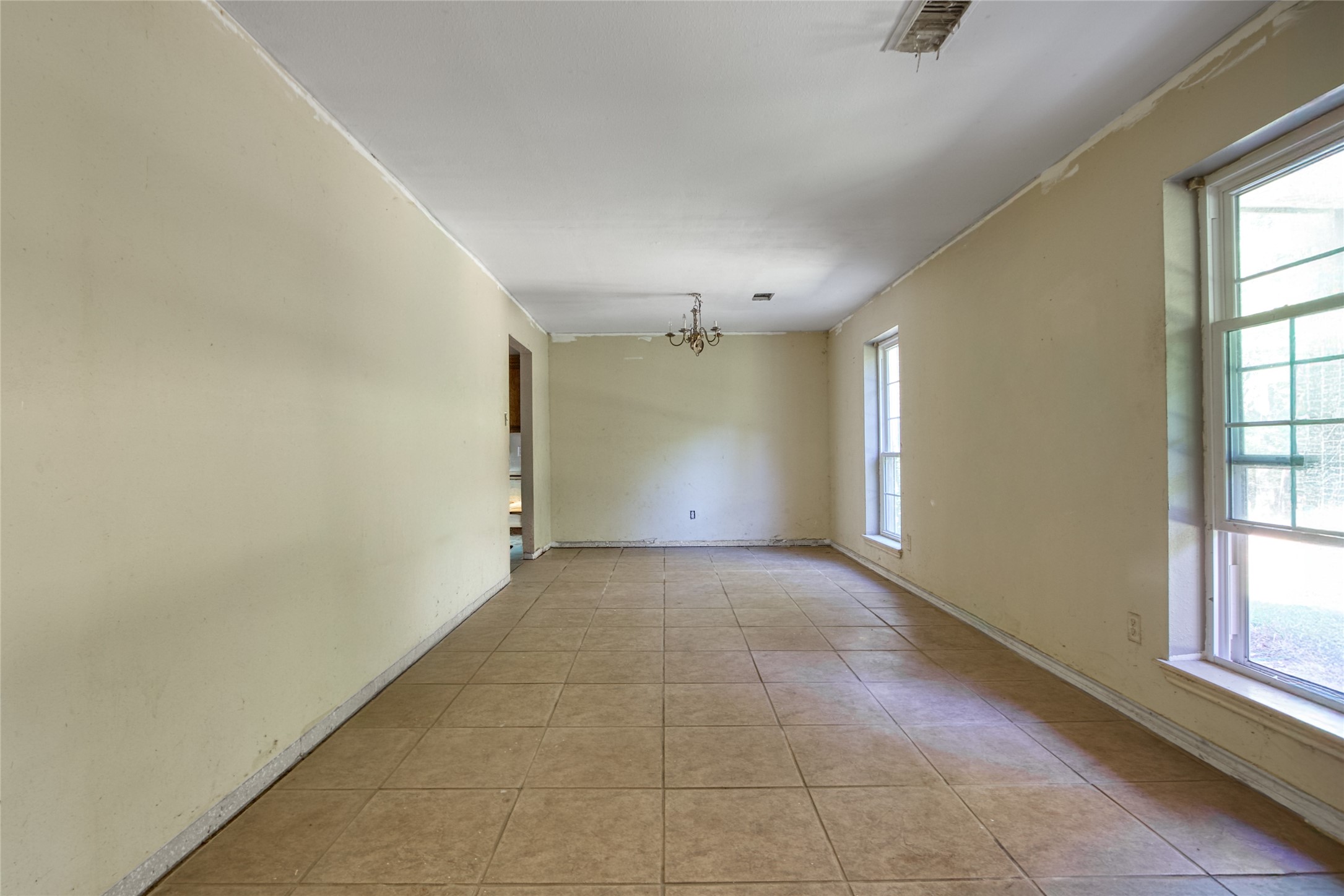 40015 Gable Circle Magnolia, TX 77354 - Photo 10 of 19 an empty room with windows