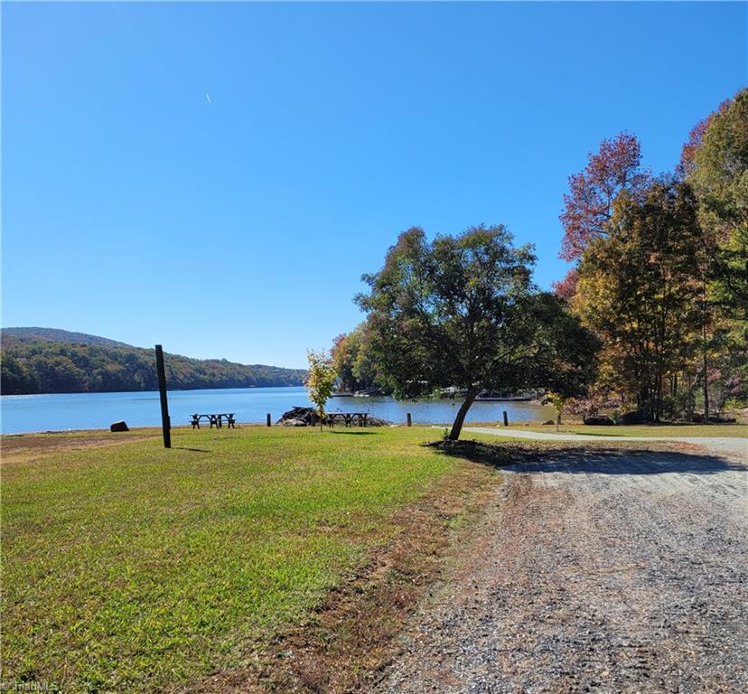 411 Harborgate Drive Denton, NC 27239 - Photo 3 of 18