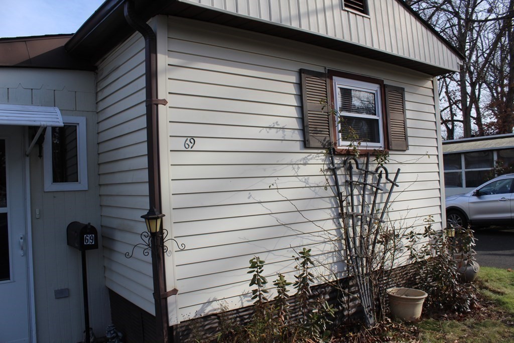 69 Mobile Home Way Springfield, MA 01119 - Photo 35 of 42 Gallery Image 35