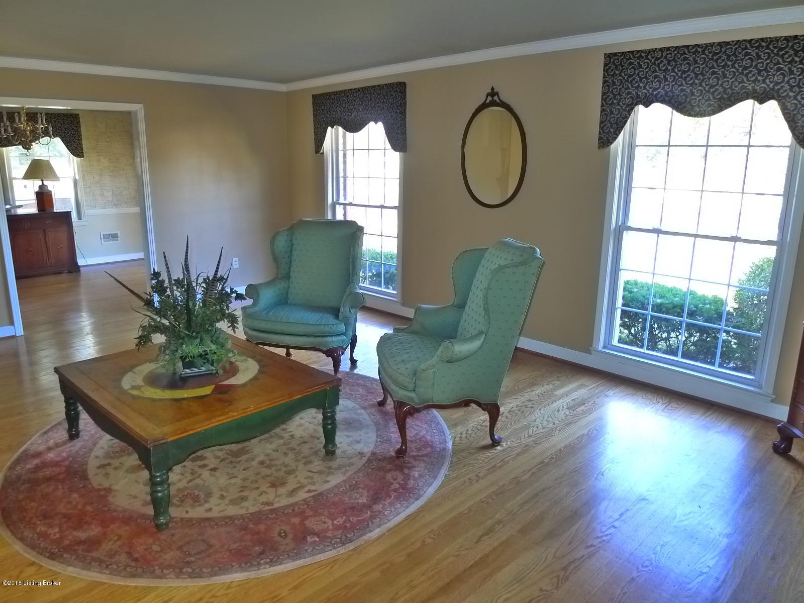 6412 Regal Road Louisville, KY 40222 - Photo 10 of 58 Living room
