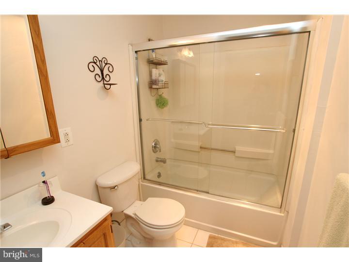 1939 Chestnut Street, Unit 3B Philadelphia, PA 19103 - Photo 4 of 8