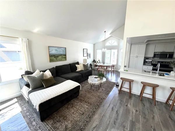 $3,100 | 317 Huntington, Irvine, CA 92620
