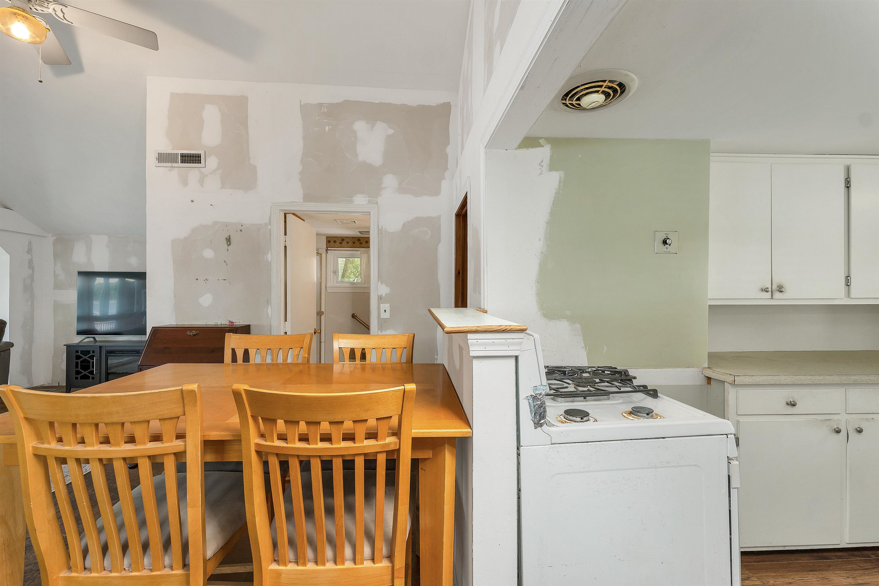 93 Conleys Grove Road Derry, NH 03038 - Photo 31 of 49