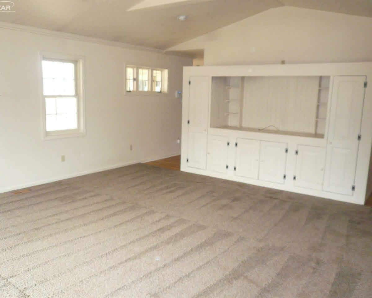 5390 Raubinger Road Swartz Creek, MI 48473 - Photo 4 of 25 21264366-3.JPG