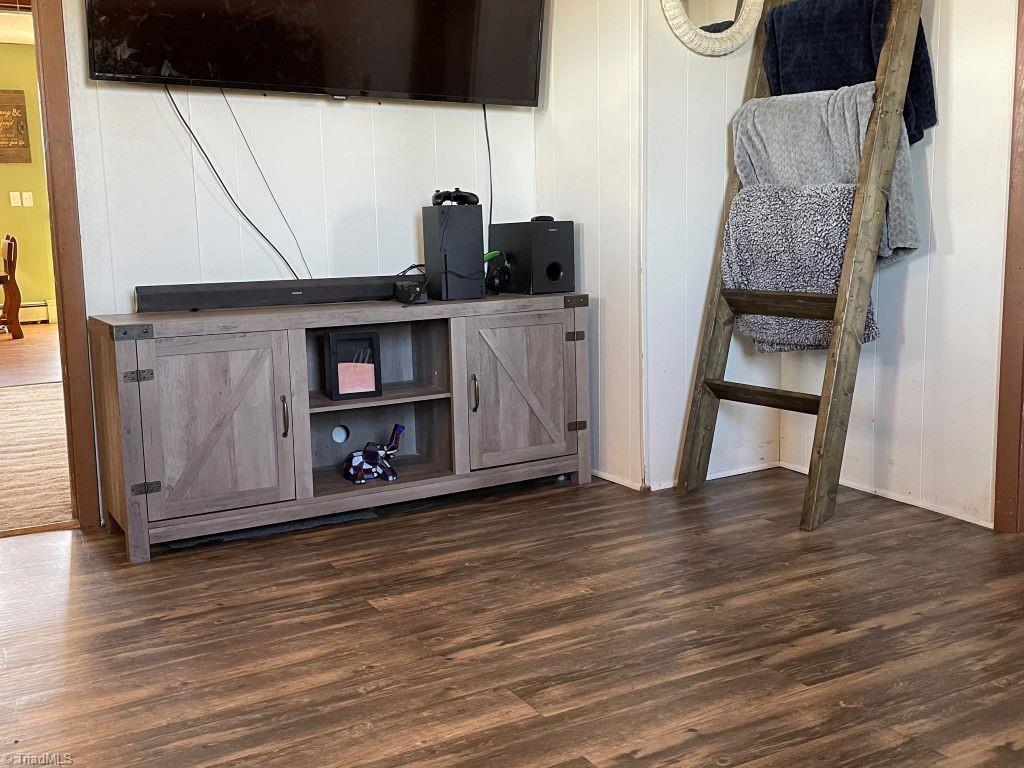482 Grange Road Elkin, NC 28621 - Photo 7 of 29 Living Room