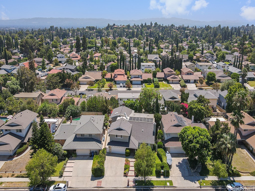19116 Salt Place Porter Ranch, CA 91326 - Photo 6 of 56 Gallery Image 6