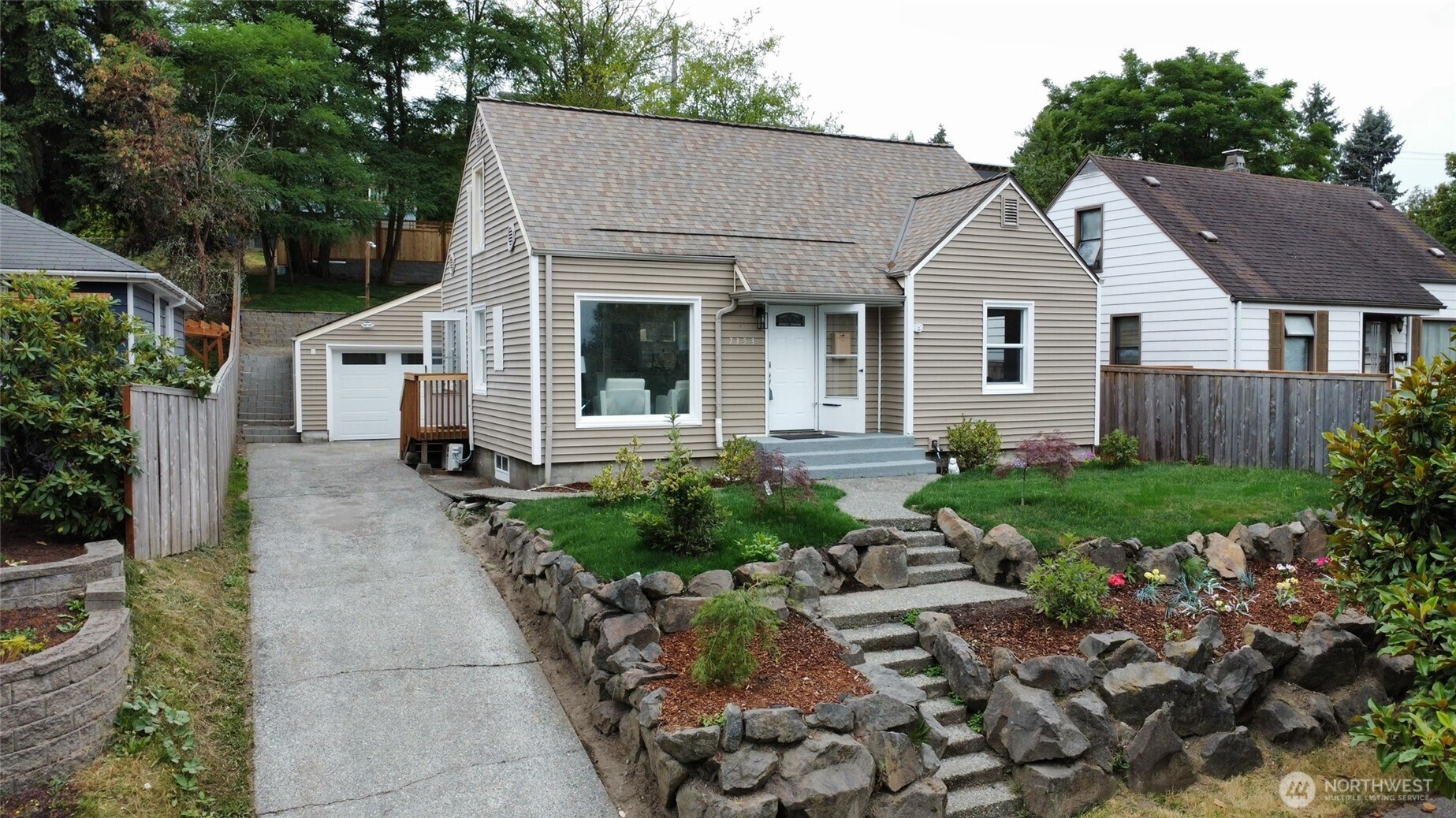 7353 29th Avenue Southwest Seattle, WA 98126 - Photo 2 of 40
