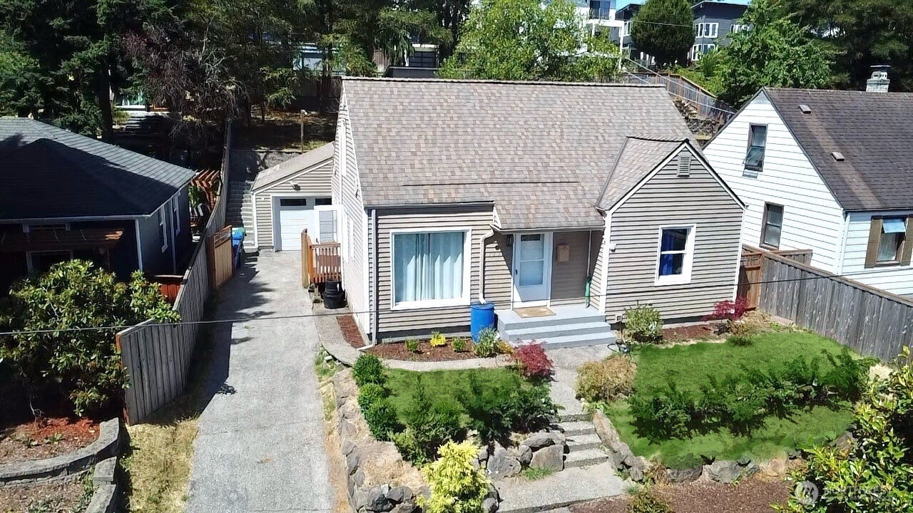 7353 29th Avenue Southwest Seattle, WA 98126 - Photo 3 of 40