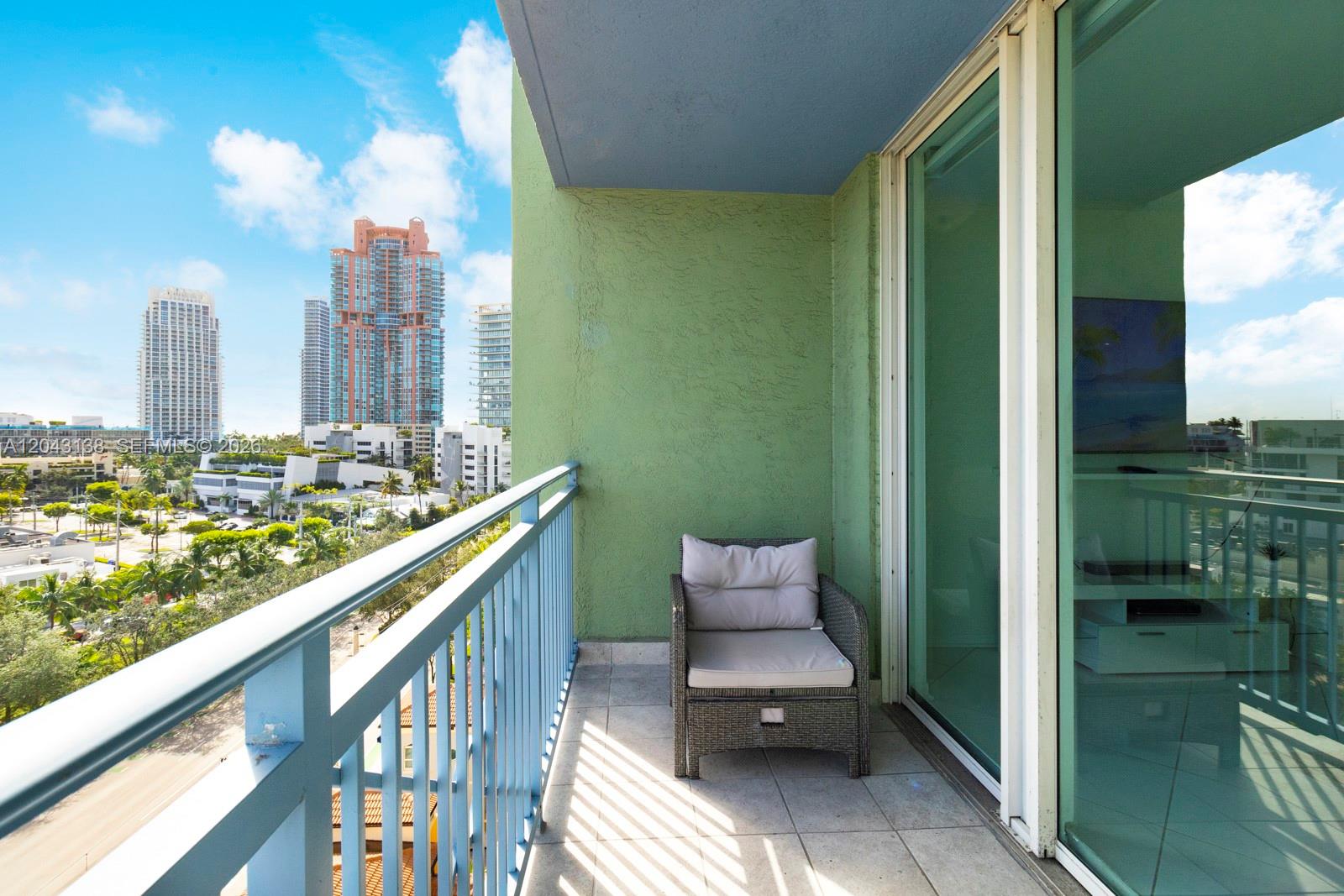 90 Alton Road, Unit 1005 Miami Beach, FL 33139 - Photo 9 of 21