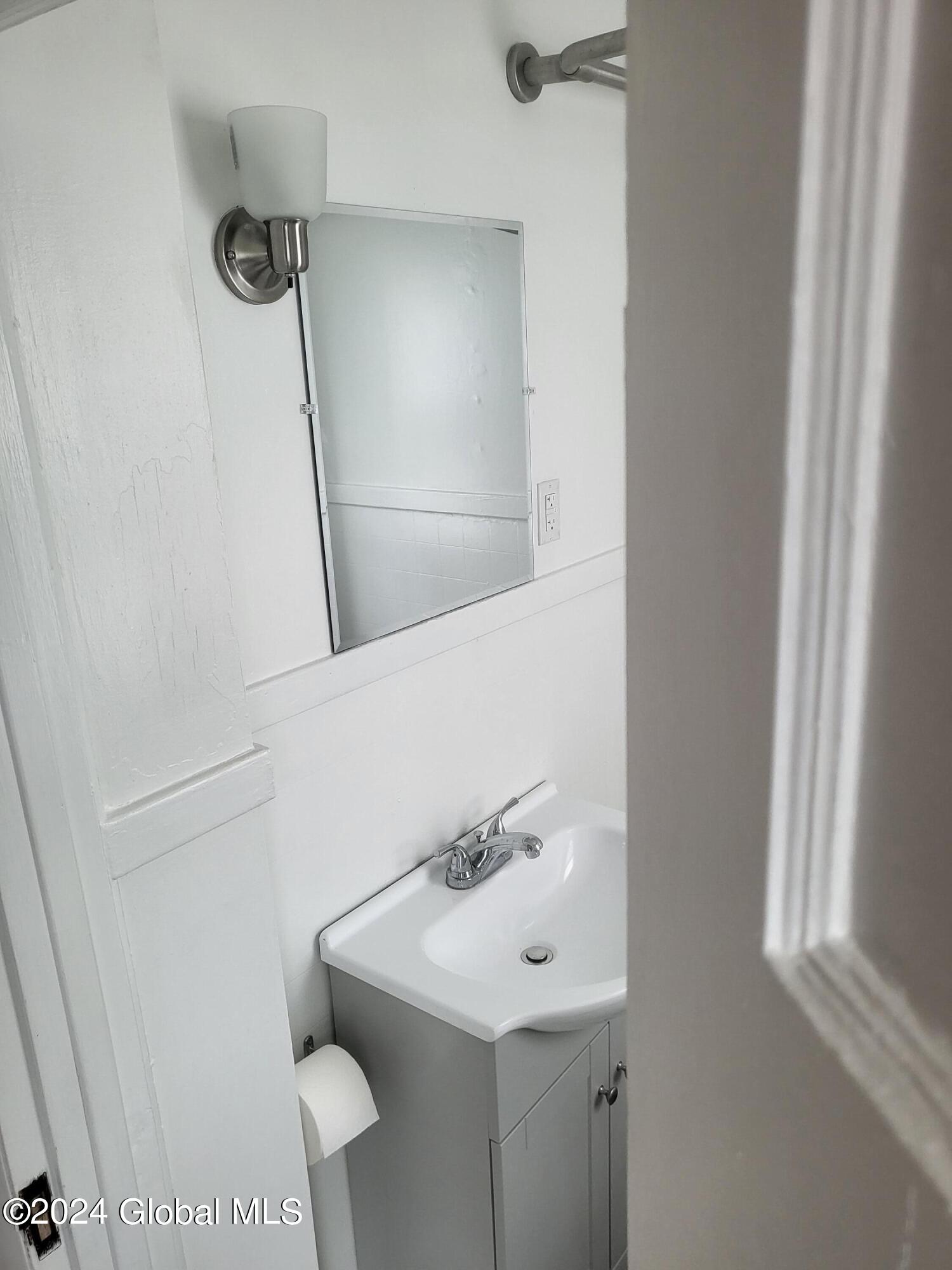 124 Degraff Street Schenectady, NY 12308 - Photo 7 of 29 20240612_095911
