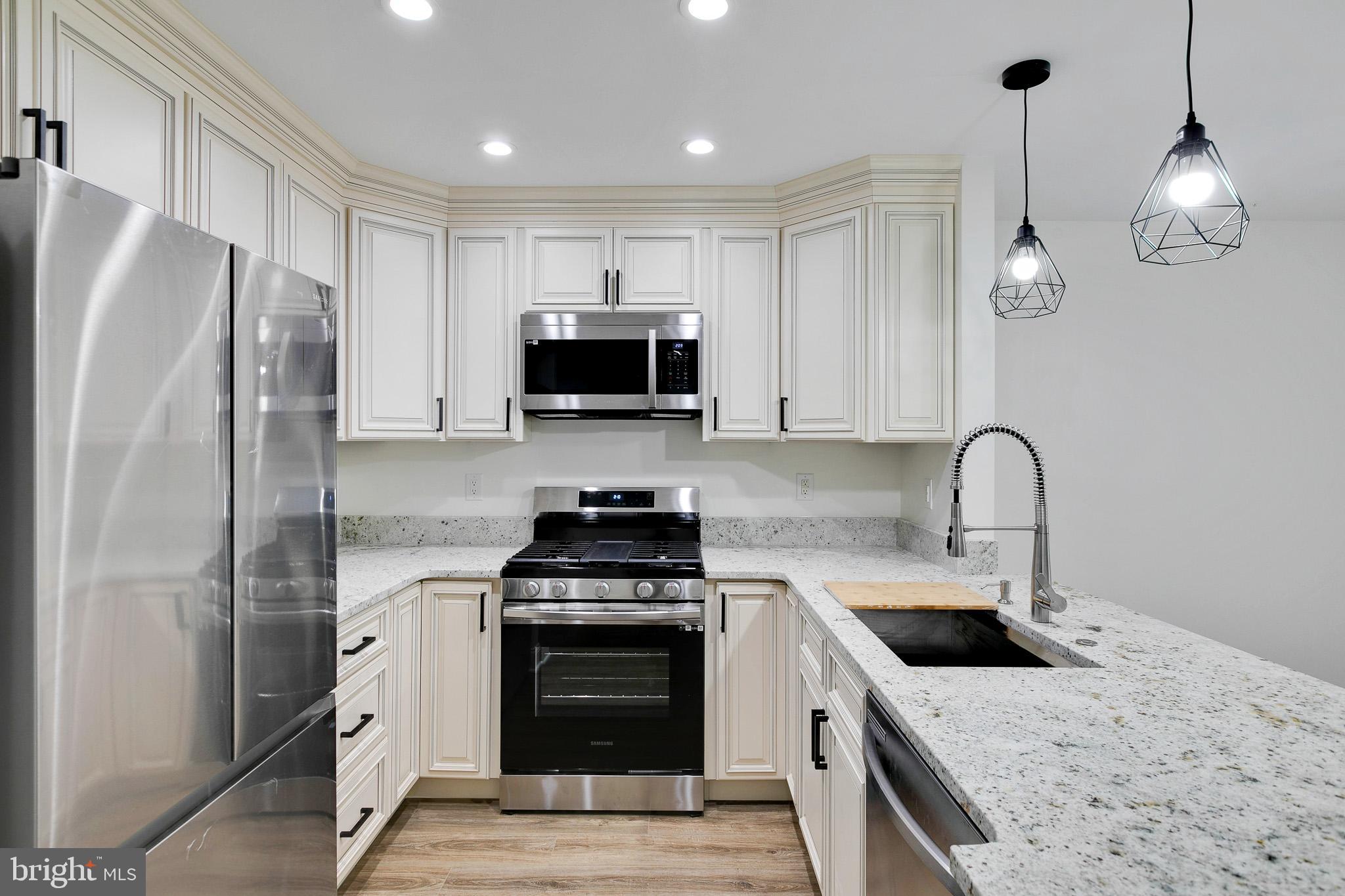 334 Kings Croft Drive Cherry Hill, NJ 08034 - Photo 2 of 31