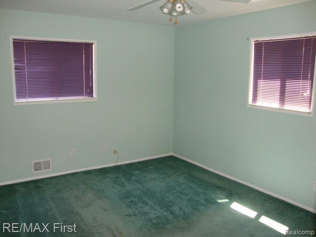 24514 Ridgecroft Avenue Eastpointe, MI 48021 - Photo 10 of 20 DSC04190.jpg