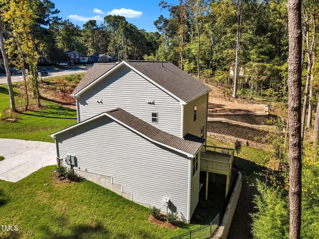 a view of a yard with plants