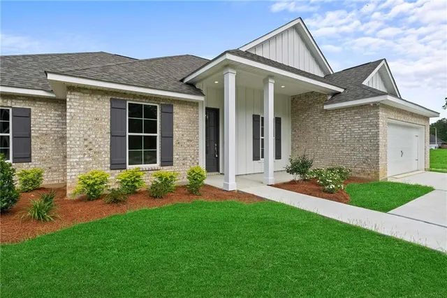 $399,900 | 72661 Robindale Drive, Covington, LA 70435