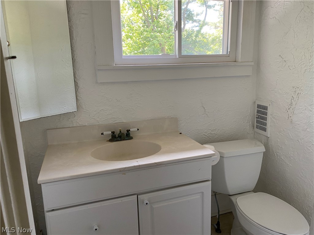 8640 Fairmount Road Novelty, OH 44072 - Photo 22 of 24 Bath