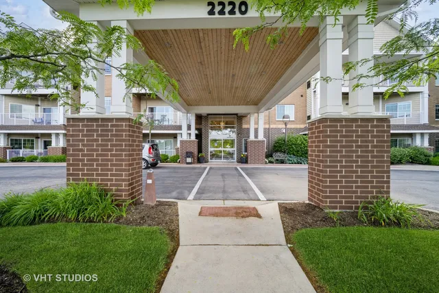 $204,530 | 2220 Founders Drive, Unit 227, Northbrook, IL 60062