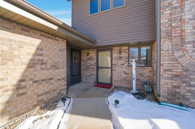 $210,000 | 76 Spencer Village Court, Appleton, WI 54914