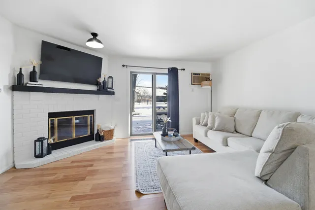 $210,000 | 76 Spencer Village Court, Appleton, WI 54914