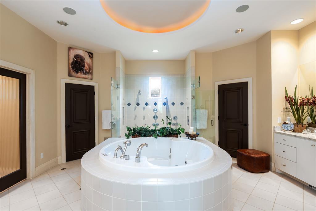2312 Cactus Rio Lane Weatherford, TX 76087 - Photo 19 of 37 a white bath tub sitting in a bathroom
