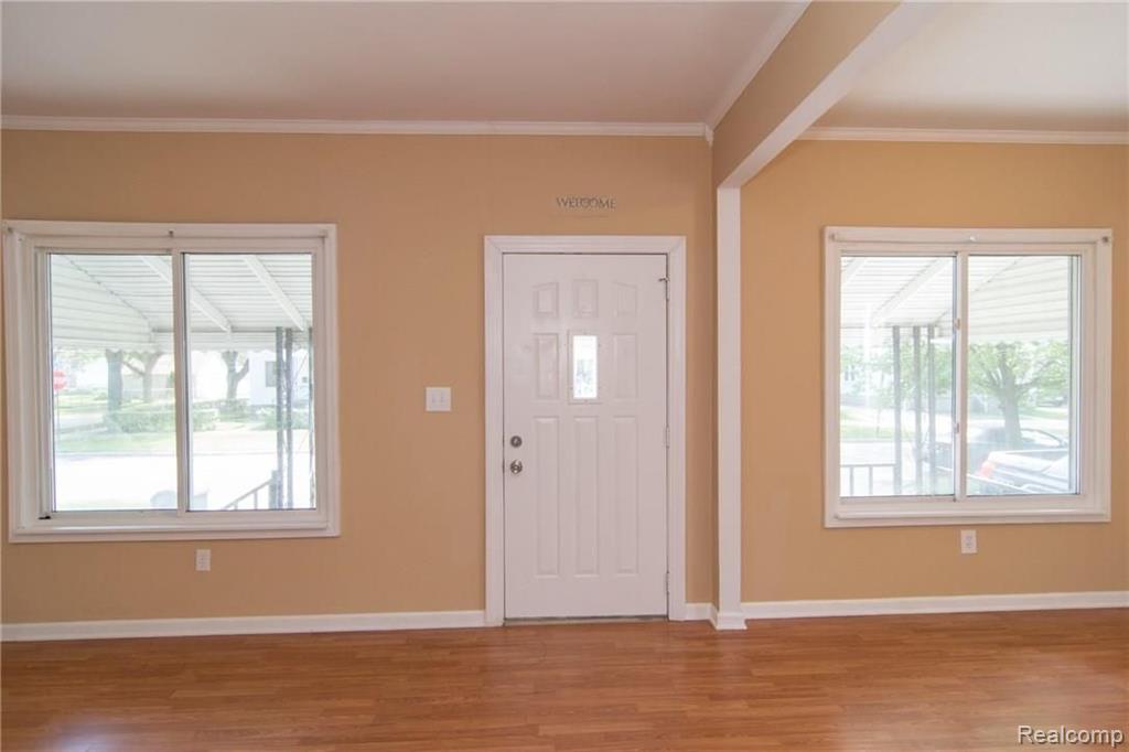 8183 Central Street Center Line, MI 48015 - Photo 3 of 35