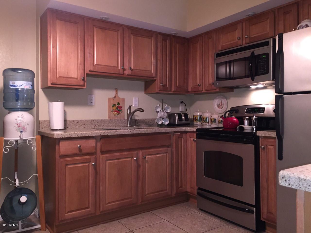 355 East Thomas Road, Unit B104 Phoenix, AZ 85012 - Photo 2 of 14 Kitchen