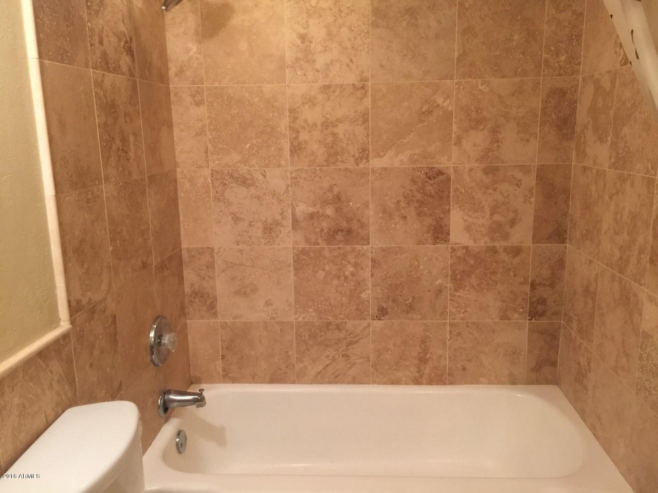 355 East Thomas Road, Unit B104 Phoenix, AZ 85012 - Photo 6 of 14 Hallway Bathroom