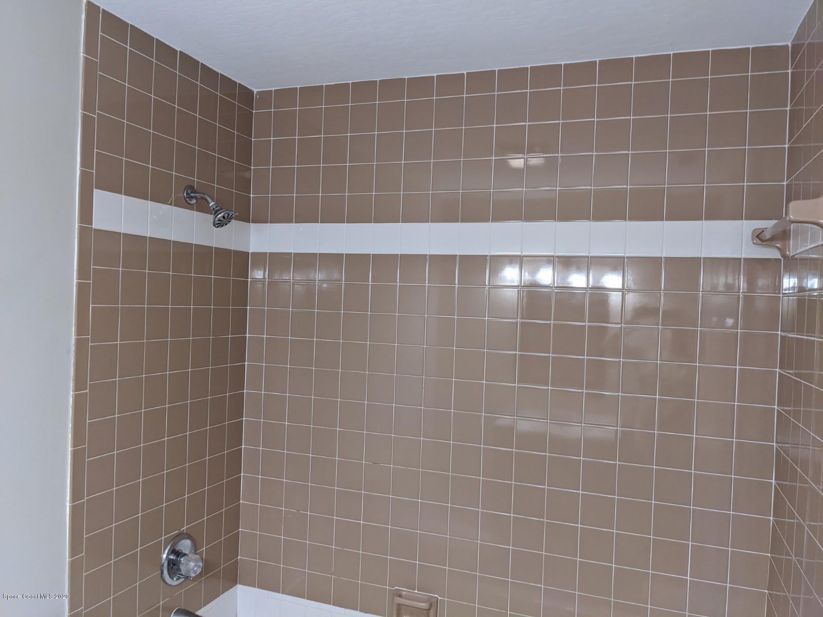 526 Rheine Road Northwest Palm Bay, FL 32907 - Photo 13 of 24 Guest Bath