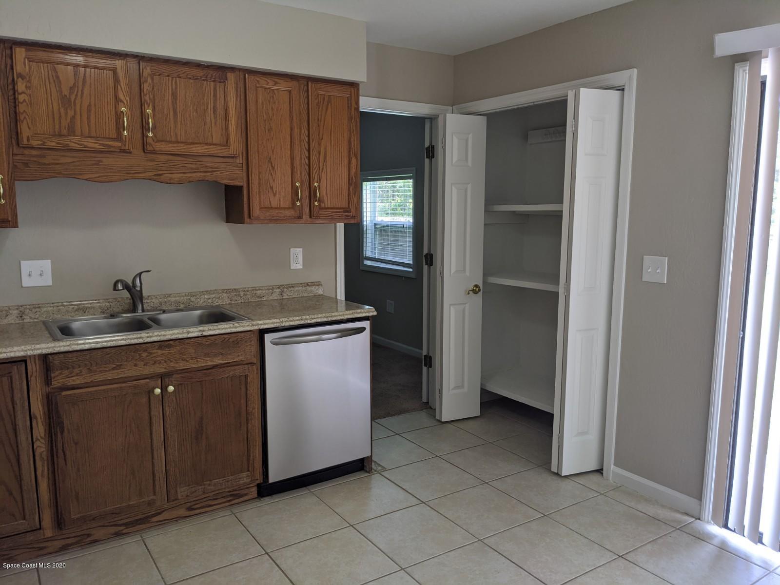 526 Rheine Road Northwest Palm Bay, FL 32907 - Photo 4 of 24 kitchen