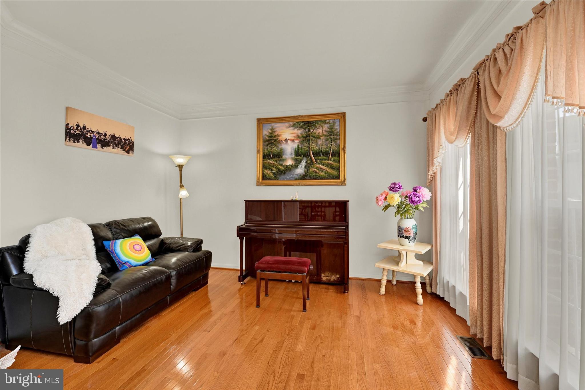 8050 High Castle Road Ellicott City, MD 21043 - Photo 4 of 55 Living Room