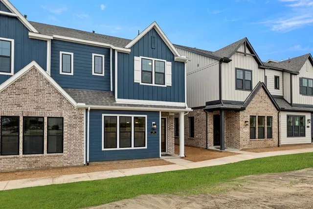 $440,000 | 709 Kerrville Lane, Plano, TX 75075