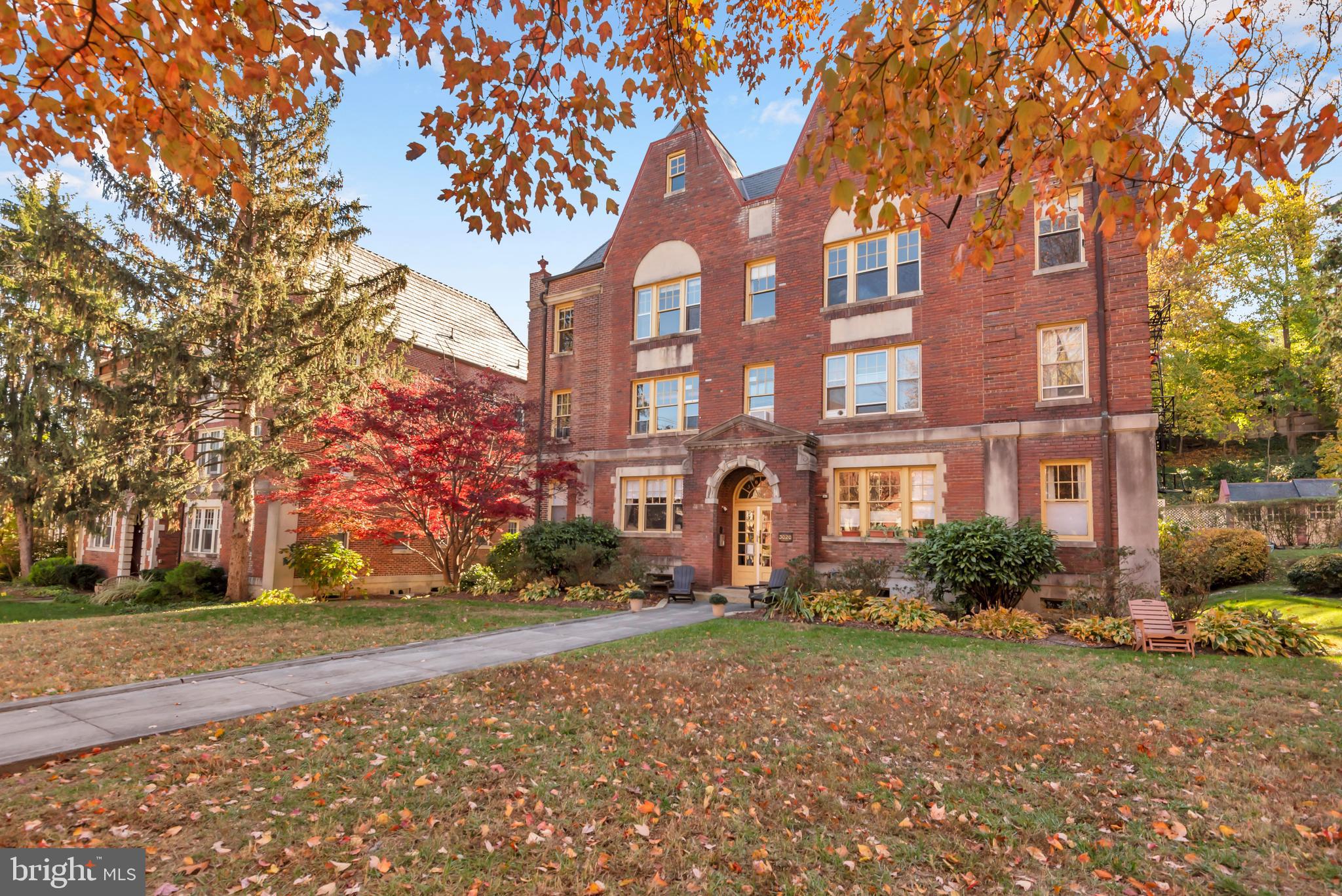 3020 Porter Street Northwest, Unit 103 Washington, DC 20008 - Photo 4 of 30 a front view of a building