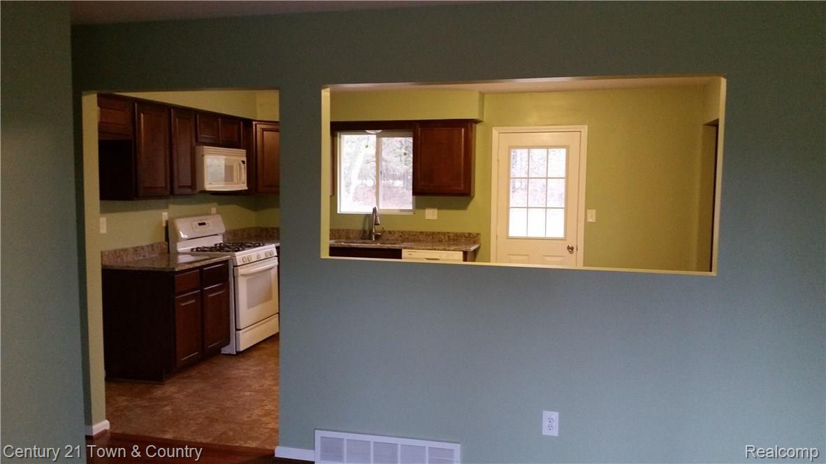 3326 Genoa Road Clarkston, MI 48346 - Photo 8 of 11 8.jpg