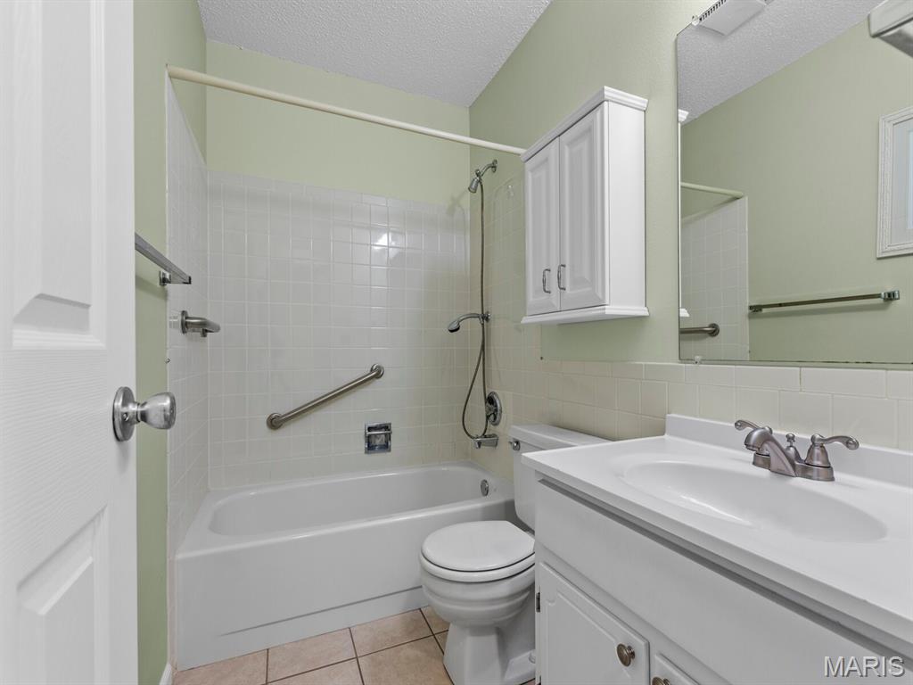 13338 Hiddendale Lane Ballwin, MO 63021 - Photo 15 of 32