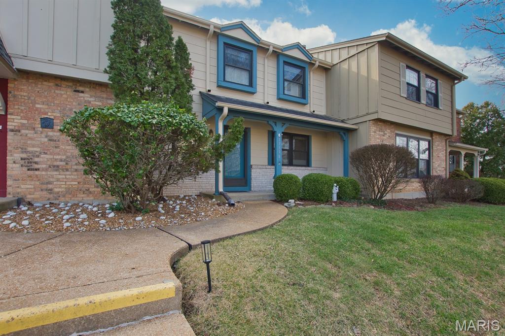 13338 Hiddendale Lane Ballwin, MO 63021 - Photo 2 of 27