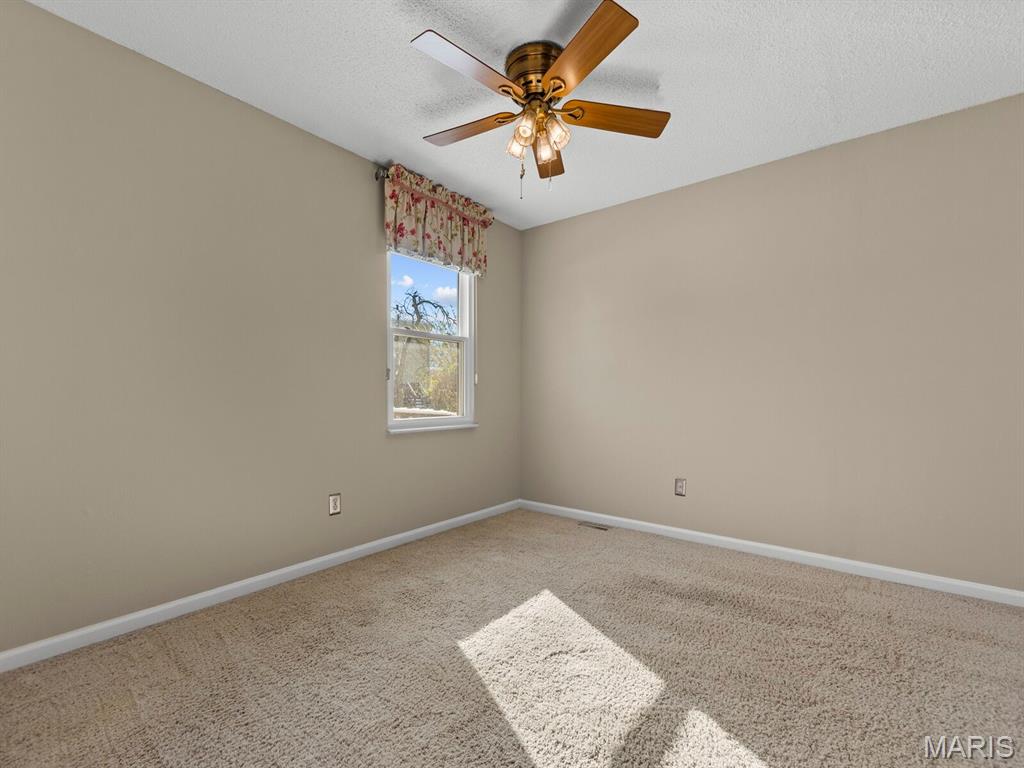 13338 Hiddendale Lane Ballwin, MO 63021 - Photo 4 of 32