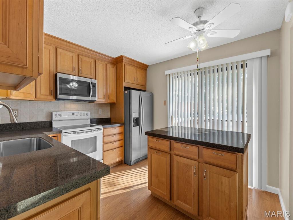 13338 Hiddendale Lane Ballwin, MO 63021 - Photo 9 of 27