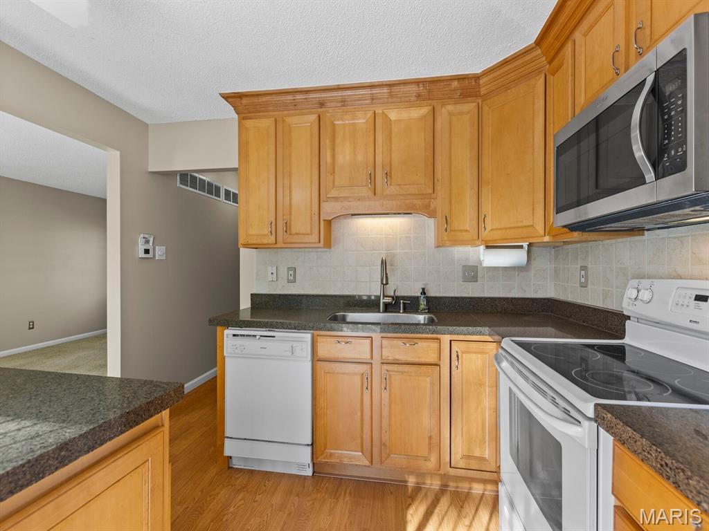 13338 Hiddendale Lane Ballwin, MO 63021 - Photo 10 of 27