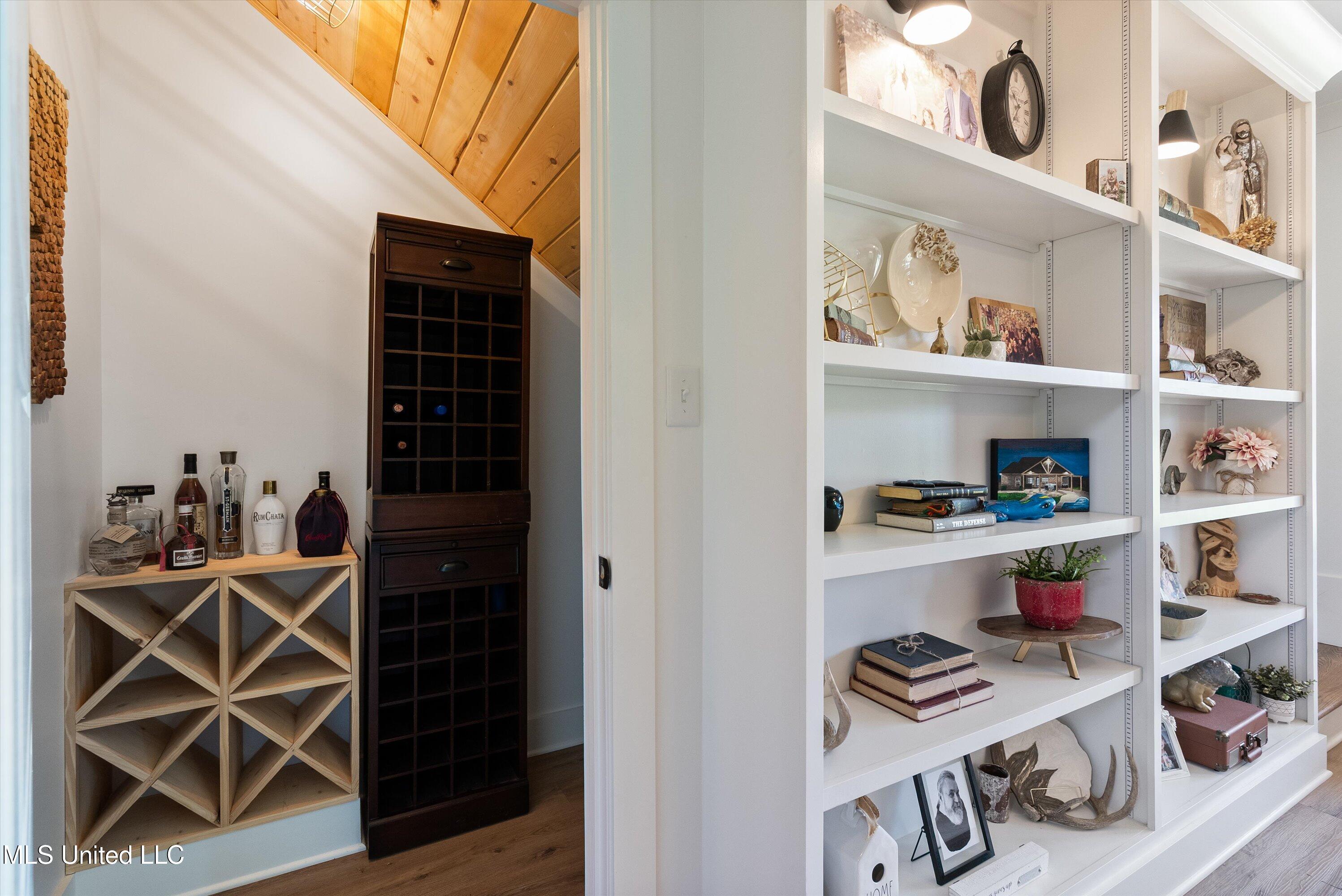 114 McGeehee Road Senatobia, MS 38668 - Photo 11 of 58 Tongue and Groove Accents & Built Ins