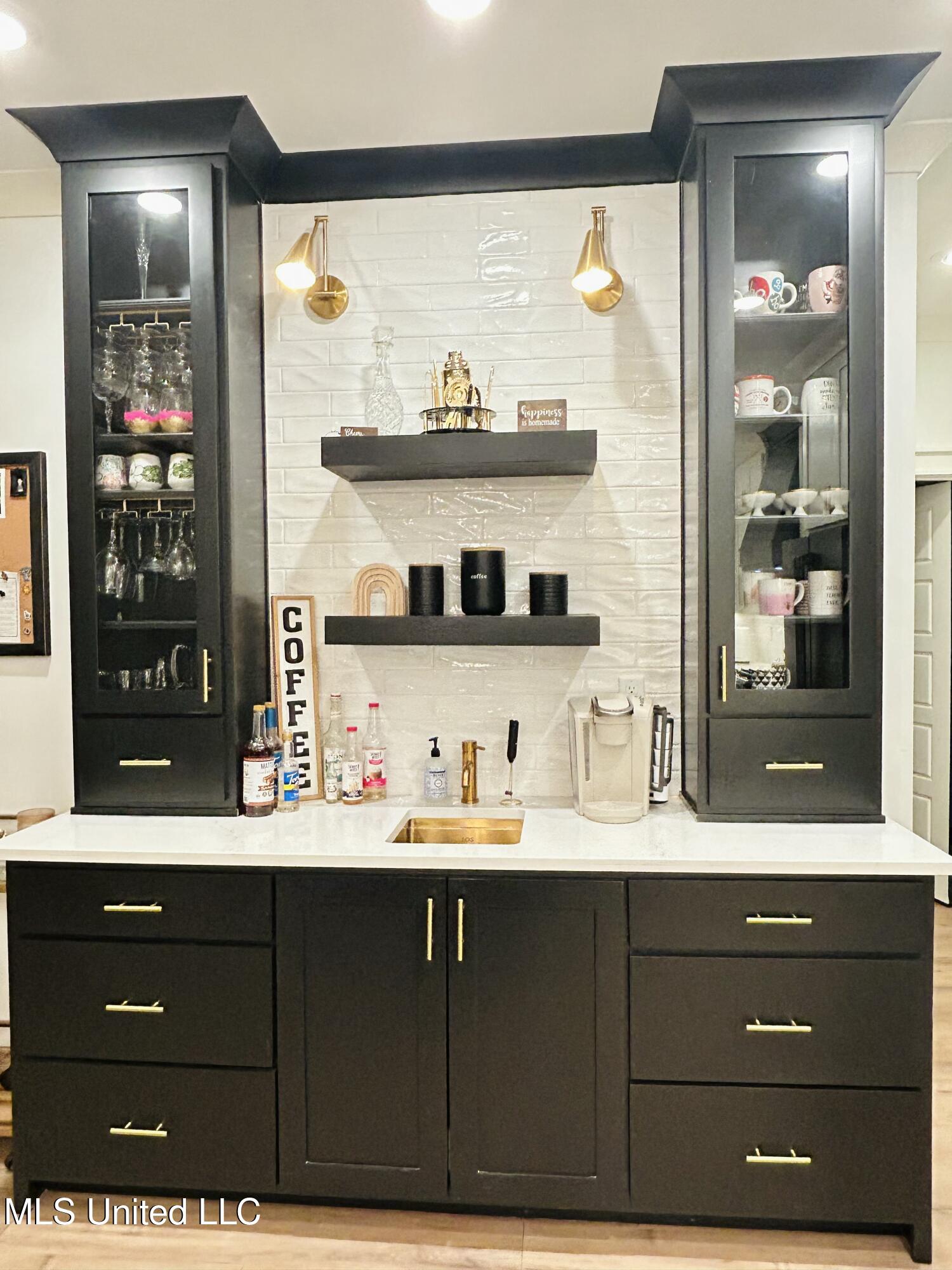 114 McGeehee Road Senatobia, MS 38668 - Photo 16 of 53 Coffee Bar or Wine Bar