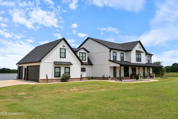 $833,000 | 114 McGeehee Road, Senatobia, MS 38668