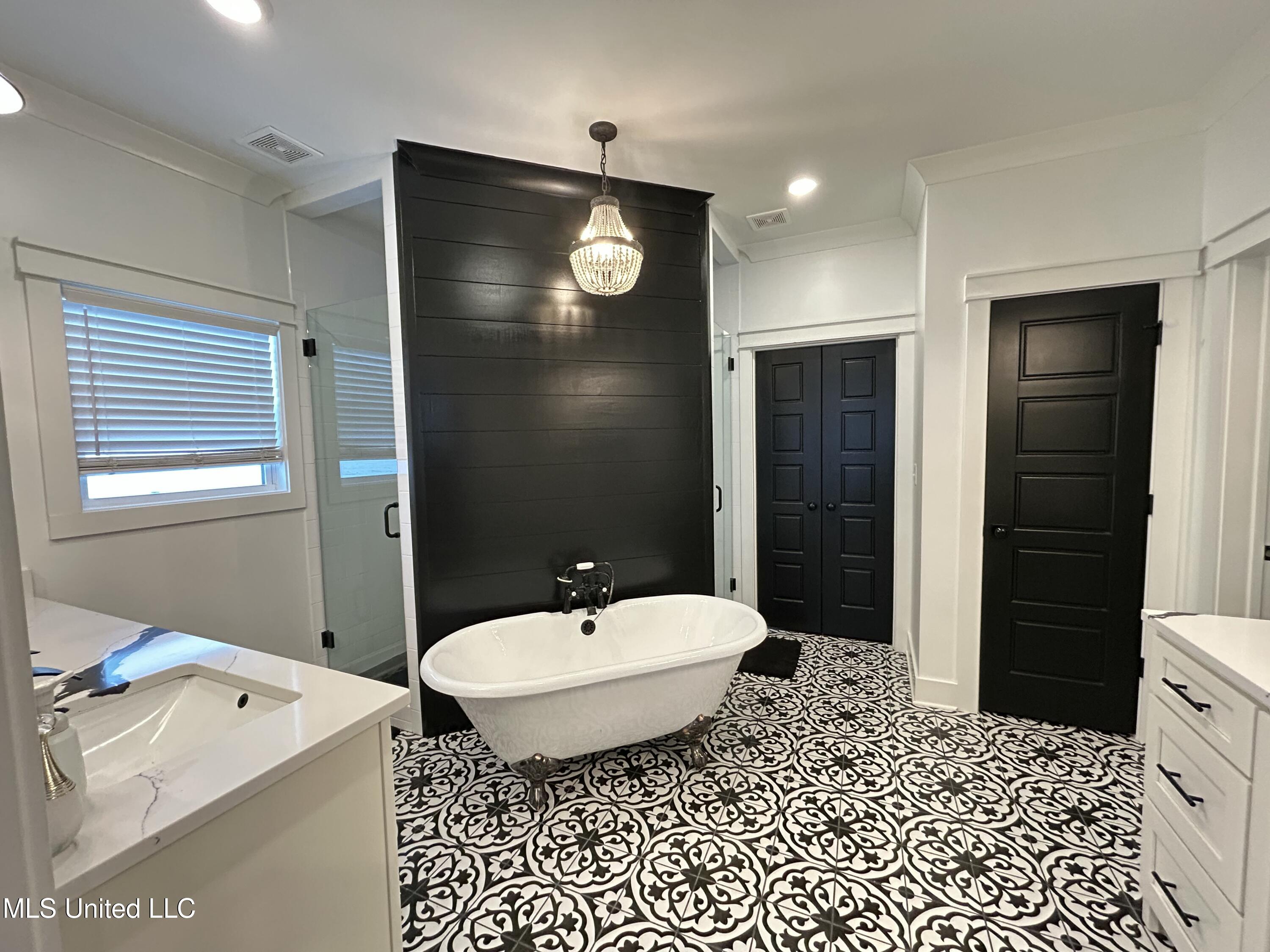 114 McGeehee Road Senatobia, MS 38668 - Photo 30 of 53 Primary bath for royalty!