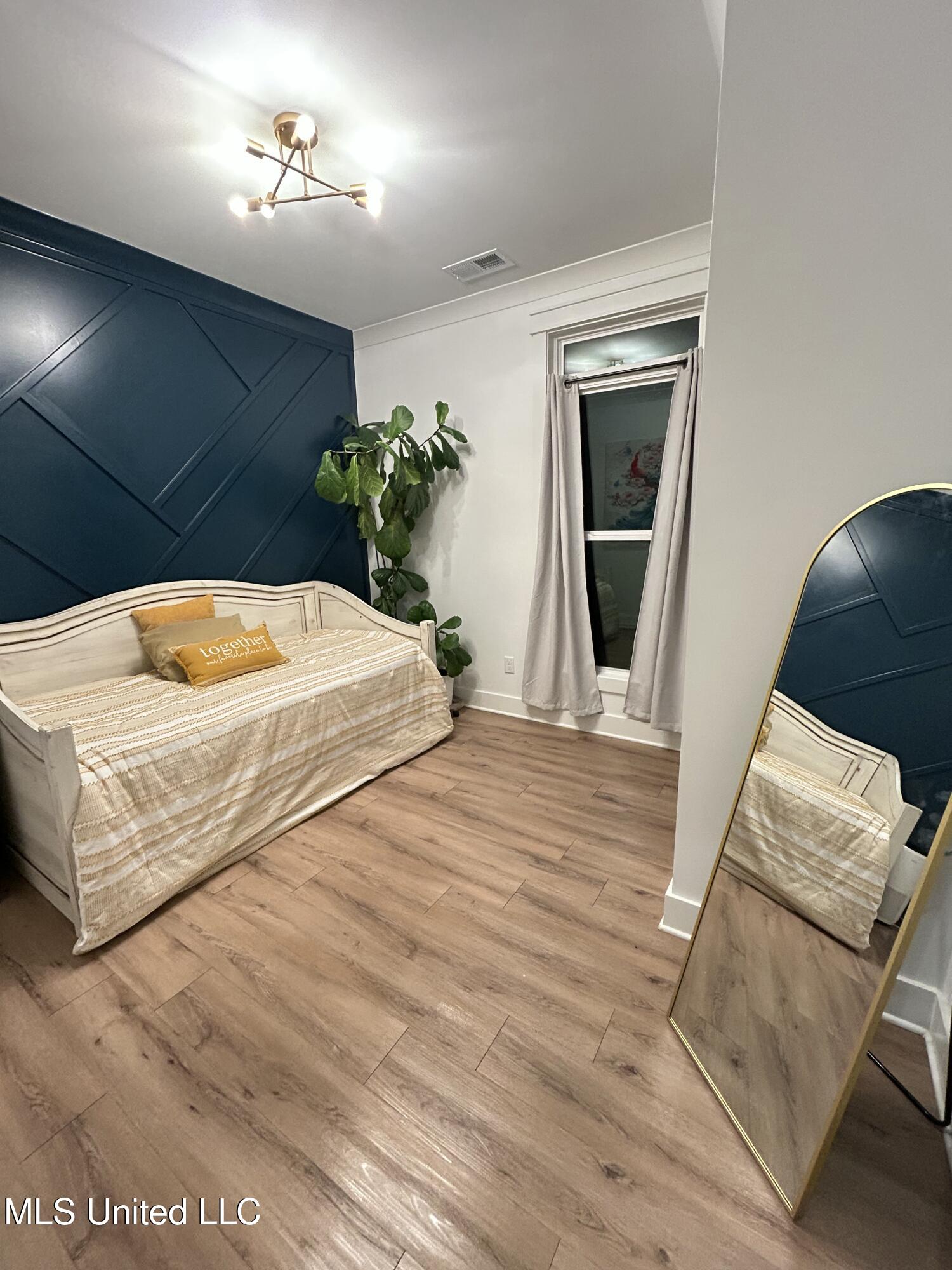 114 McGeehee Road Senatobia, MS 38668 - Photo 34 of 53 Guest room with Accent wall or Office