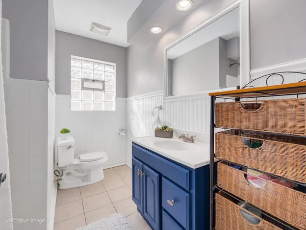 $565,000 | 392 East St Charles Road, Elmhurst, IL 60126