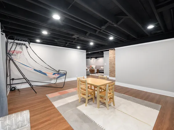 $565,000 | 392 East St Charles Road, Elmhurst, IL 60126