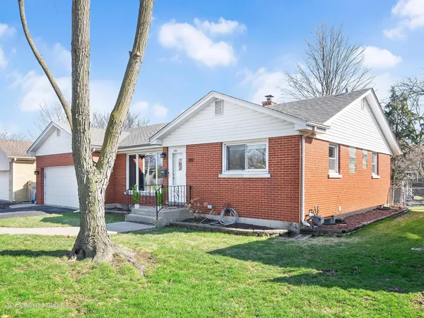 $565,000 | 392 East St Charles Road, Elmhurst, IL 60126