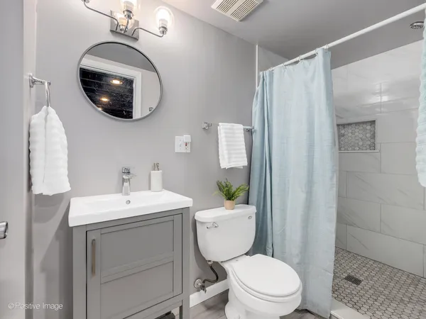 $565,000 | 392 East St Charles Road, Elmhurst, IL 60126